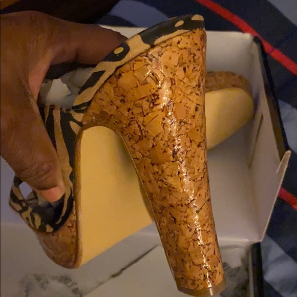 Sandals - Picture 5 of 5